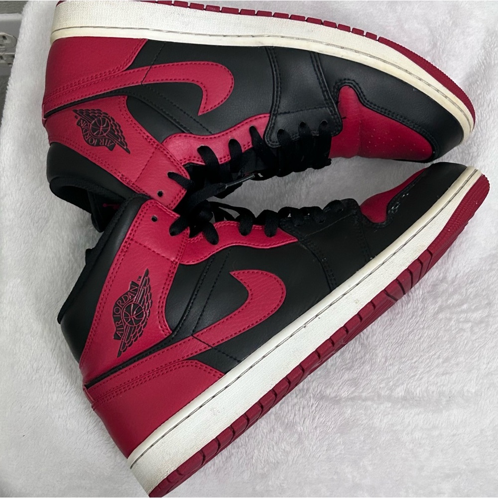 Nike Air Jordan 1 Mid Banned 2020 Men snickers Red and black size 10 - Picture 9 of 14